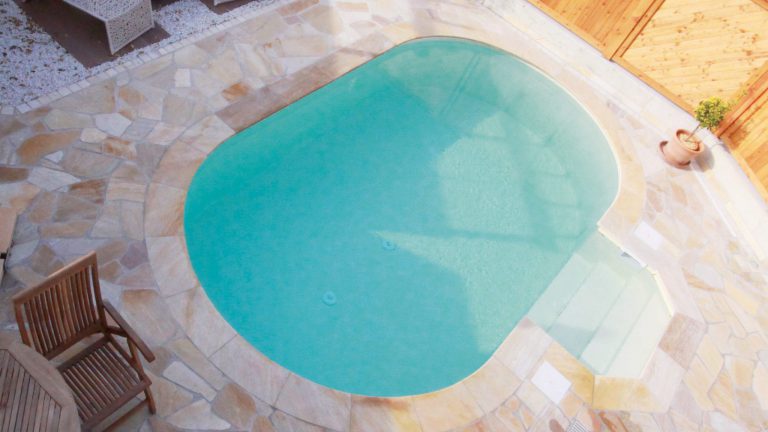 Ovalpool, Folie sandfarben, mit Rechtecktreppe