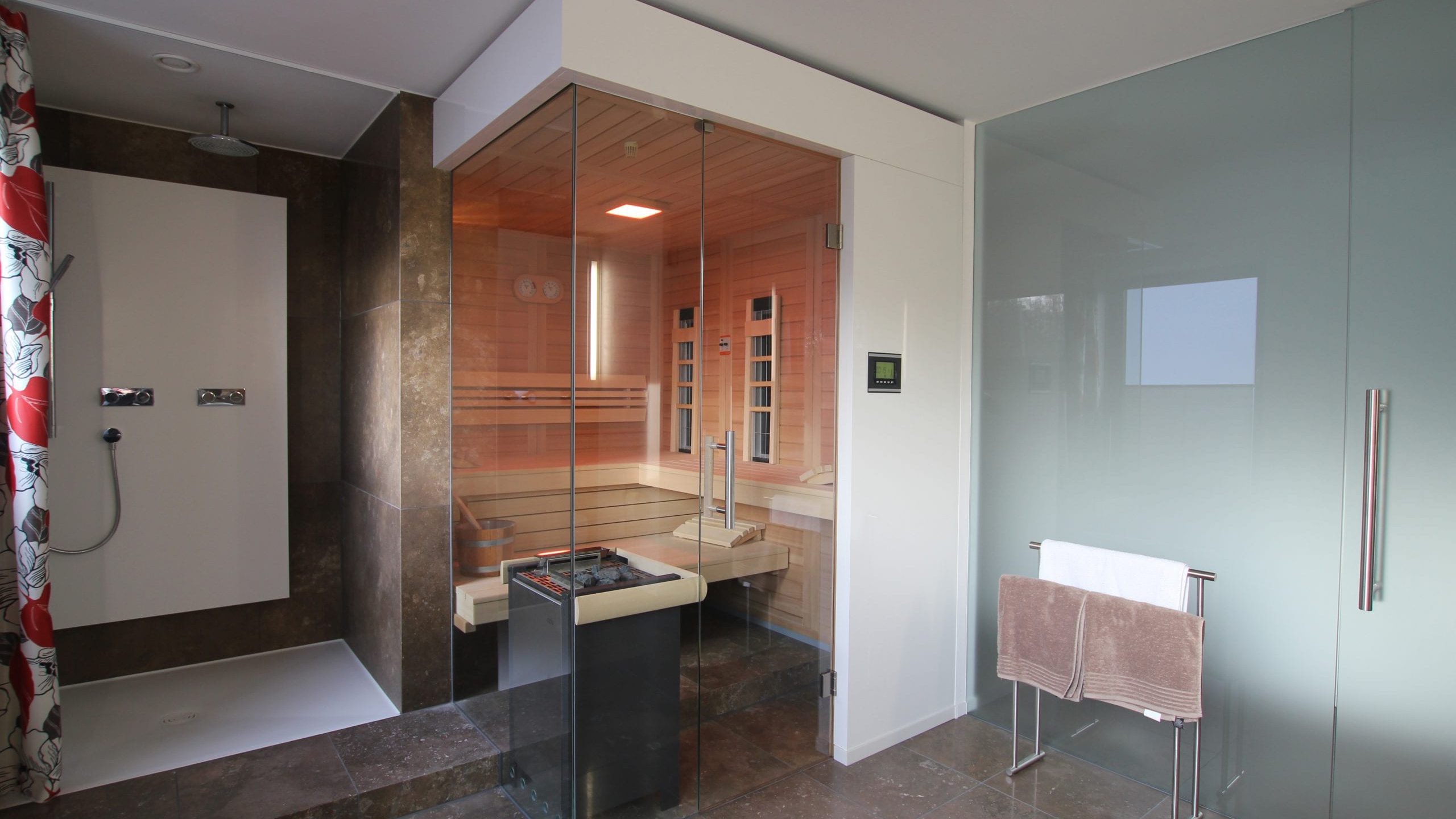 Sauna Vollholz mit individueller Verkleidung