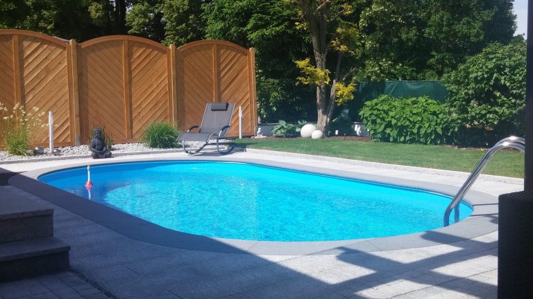 Ovalpool, Folie adriablau, mit Einstiegsleiter