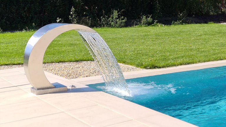 Pool mit Schwalldusche