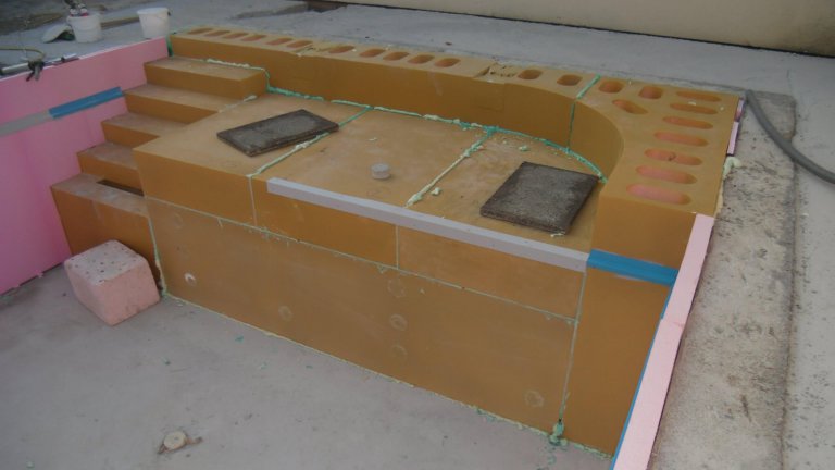 Treppe mit Sitzfläche, Rohling in Rechteckbecken