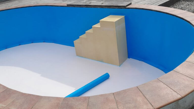 Treppe Rohling in Ovalbecken