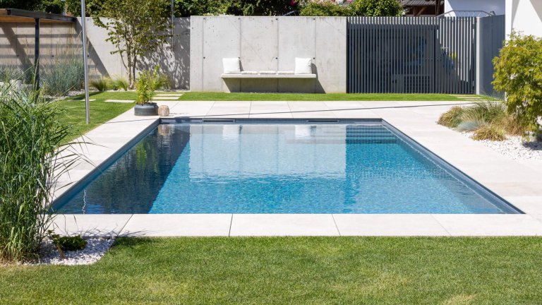 Rechteckpool mit Folie Touch Prestige und Flachskimmer