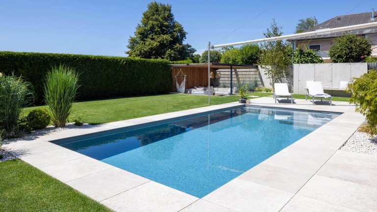 Rechteckpool mit Folie Touch Prestige und Flachskimmer
