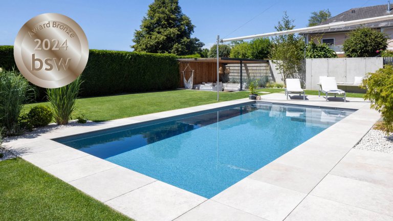 bsw 2024 Award Bronze Gewinner Moderner, rechteckiger Infinity-Pool