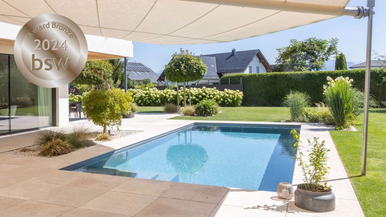 bsw 2024 Award Bronze Gewinner Moderner, rechteckiger Infinity-Pool
