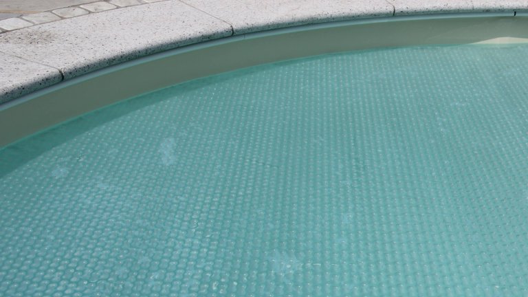 Solarabdeckung hellblau