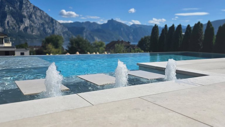 Splashdowndüsen im Pool