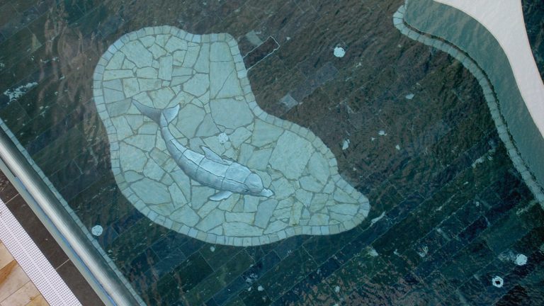 Gewerblicher Schwimmpool, Mosaikboden