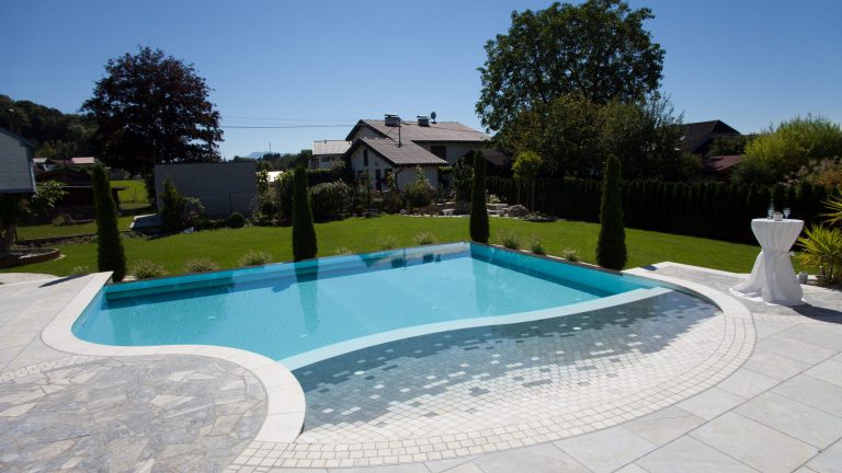 infinitypool mit Standeingang, Folie Weiß