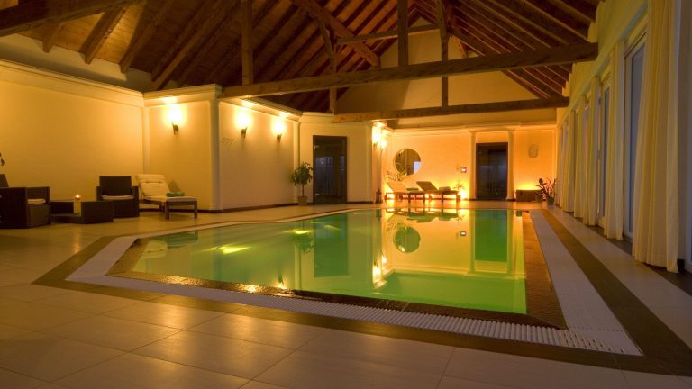 Indoorpool, Folie weiß, LED-beleuchtet