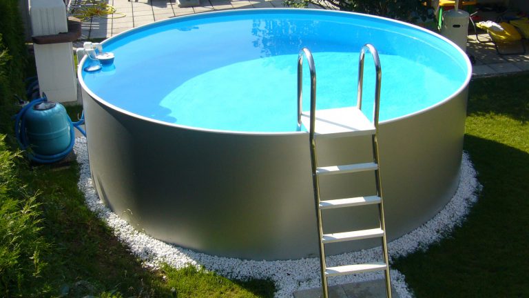 Rundpool, Folie adriablau, mit Hochbeckenleiter