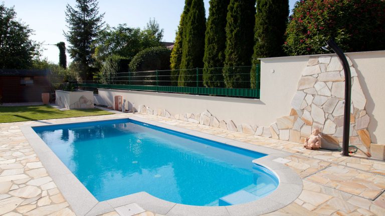 Rechteckpool mit Römertreppe, Folie adriablau, Antislipfolie hellblau