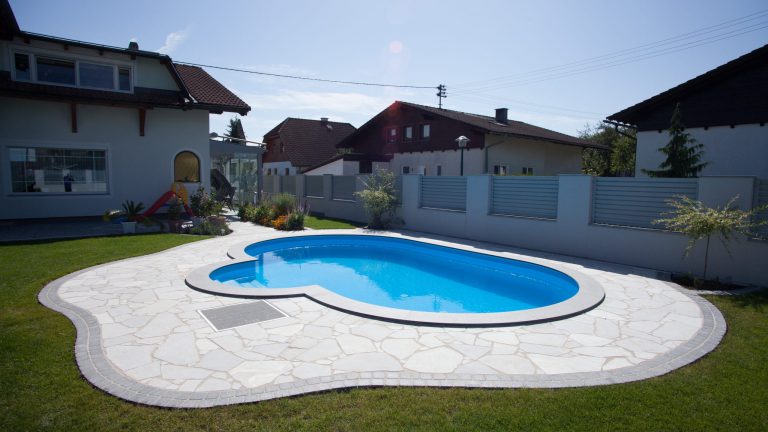 Ovalpool, Folie adriablau, mit Römertreppe