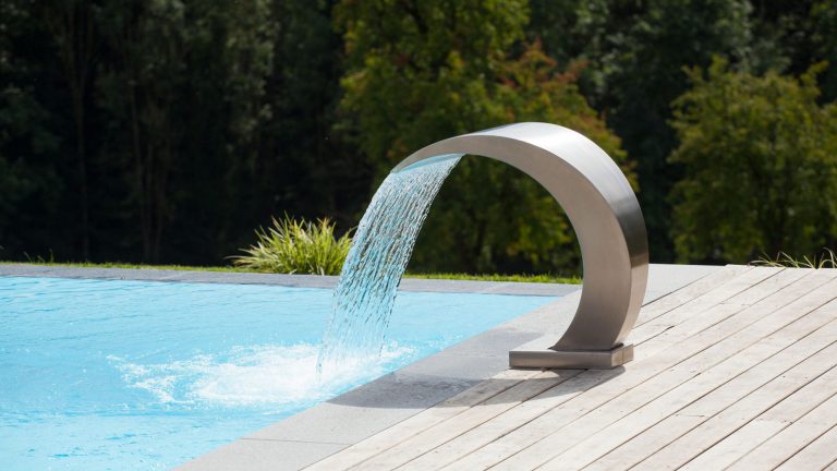 Pool mit Schwalldusche