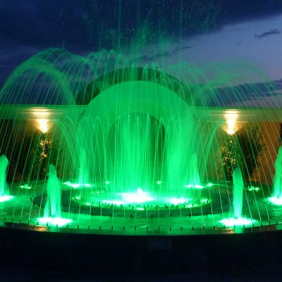 Springbrunnen mit LED Beleuchtung