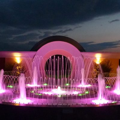 Springbrunnen mit LED Beleuchtung