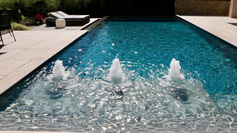 Rechteckpool mit Wasserattraktionen, Folienfarbe dunkelgrau