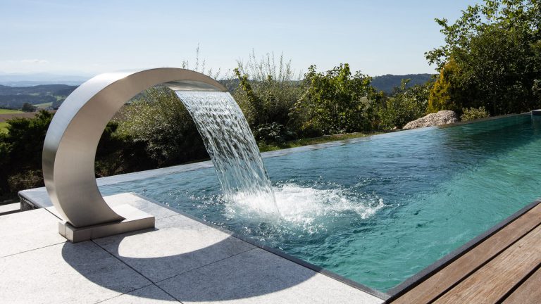 Pool mit Schwalldusche