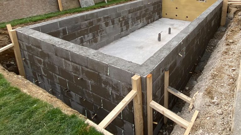 Gemauerter Rehteckpool