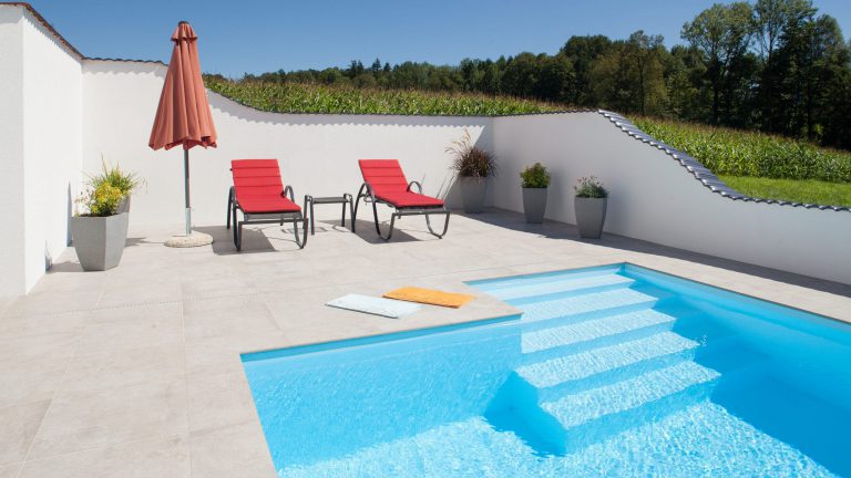 Rechteckpool mit Einbautreppe, Folie hellblau