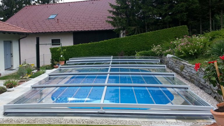 Schwimmbadüberdachung