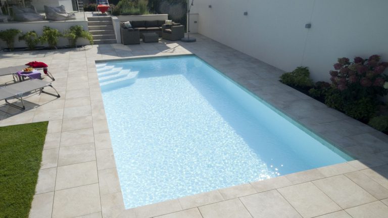 Rechteckpool mit Einbautreppe, Folie weiß