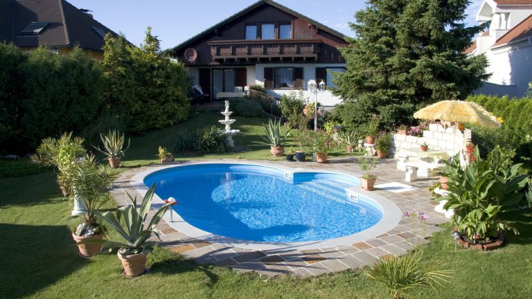 Ovalpool, Folie adriablau, mit Römertreppe