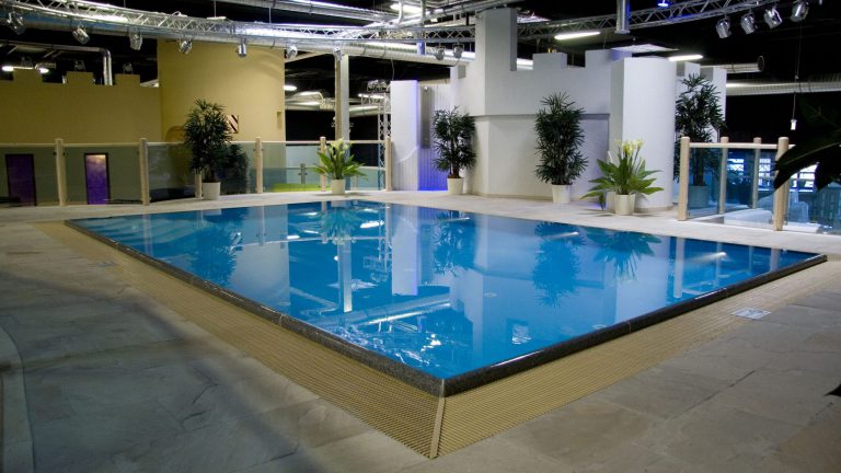 Gewerbliche Rechteckpool mit Einbautreppe