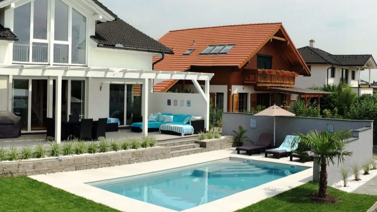 Rechteckpool Grau mit Einbautreppe und Skimmer