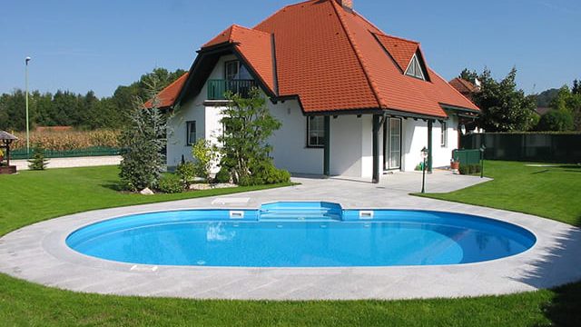 Ovalpool, Folie adriablau, mit Rechtecktreppe