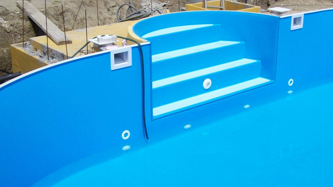 Beispiel Stahlwandpool-Unterbaus inklusive Fertigschacht