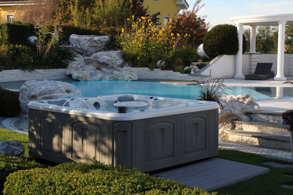 Whirlpool Hawaii im Garten