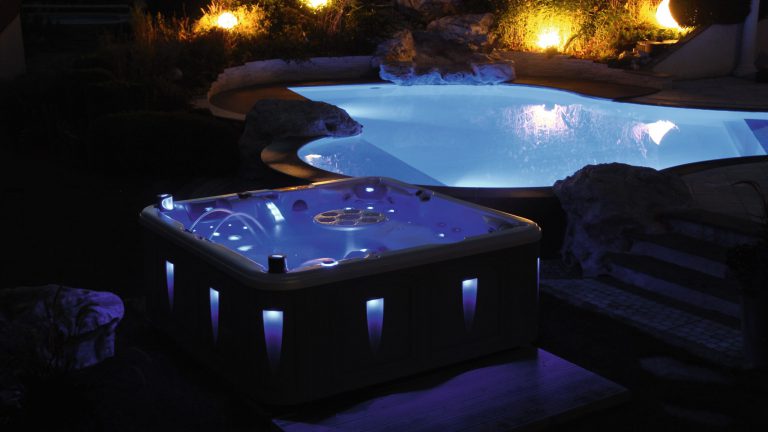 Beispiel für Poolbeleuchtung bei Whirlpools am Schaugelände - Happy-pool