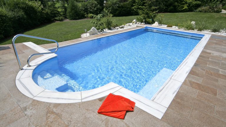 Rechteckpool, Folie adriablau, mit Römertreppe