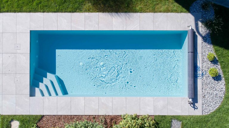 Rechteckpool, Folie hellgrau, mit Einstiegstreppe, mit Solarabdeckung