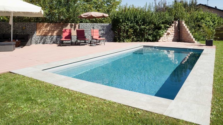 Rechteckpool, Folie hellgrau und dunkelgrau, mit Einstiegstreppe
