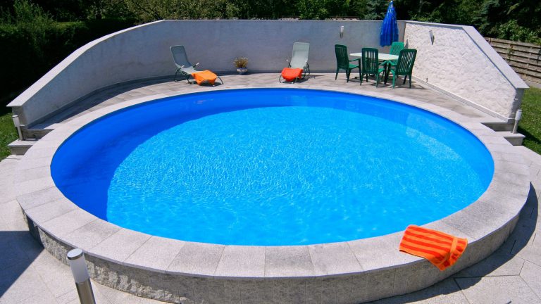 Rundpool, Folie adriablau